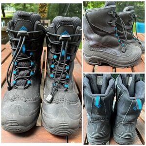 Boys Columbia winter boot size 4 youth.